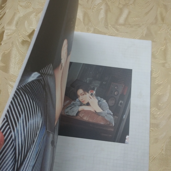 BTS BE album - Picture 11 of 14